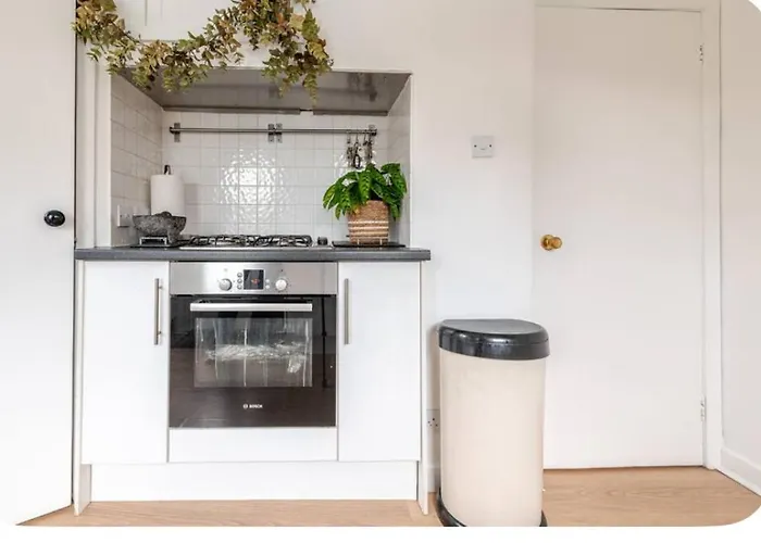 Wonderwall - Huge City Garden Room In Luxury House - Free Parking